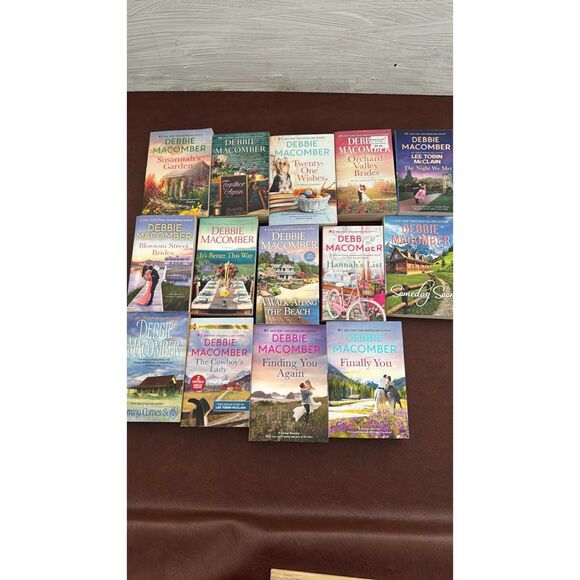 Lot of 14 paperback Books By Debbie Macomber - Picture 1 of 8